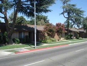 Peachwood Village in Fresno, CA - Building Photo - Building Photo