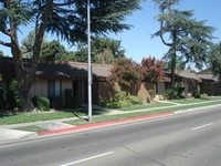 Peachwood Village in Fresno, CA - Foto de edificio - Building Photo