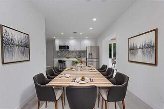 713 SW 4th Ct in Hallandale Beach, FL - Foto de edificio - Building Photo