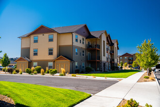 The Reserve @ Metolius in Redmond, OR - Foto de edificio - Building Photo