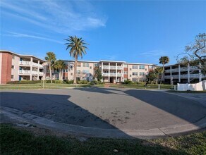 3125 36th St N, Unit 314 in St. Petersburg, FL - Building Photo - Building Photo