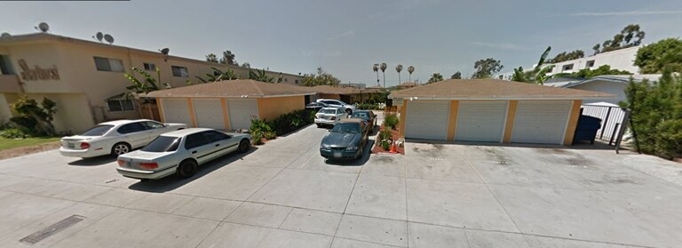 743-747 N Eucalyptus Ave in Inglewood, CA - Building Photo