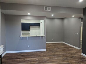 23947 Del Monte Dr. in Santa Clarita, CA - Building Photo - Building Photo