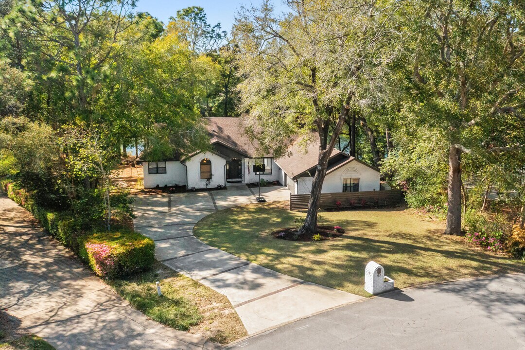 15 Kristin Cir in Niceville, FL - Building Photo