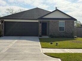 523 Robin Ct in Angleton, TX - Building Photo