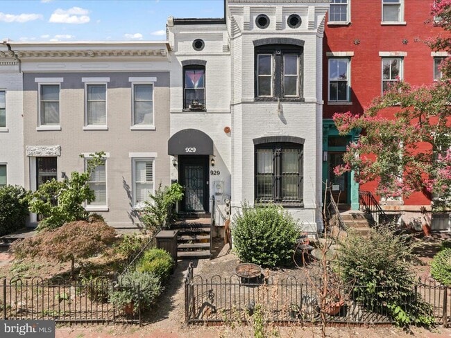 property at 929 O St NW