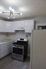 195 Myrtle Ave, Unit 1 in Irvington, NJ - Building Photo - Building Photo