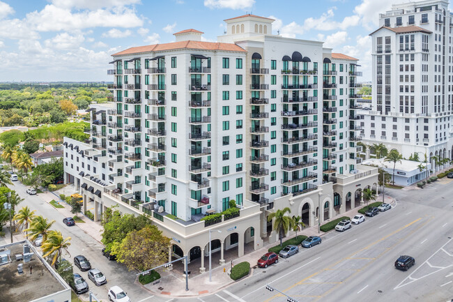 1300 Ponce De Leon Blvd in Coral Gables, FL - Foto de edificio - Building Photo