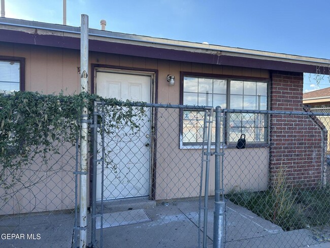 2105 Lake Omega St