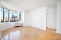 420 W 42nd St, Unit APT 23B in New York, NY - Building Photo - Building Photo