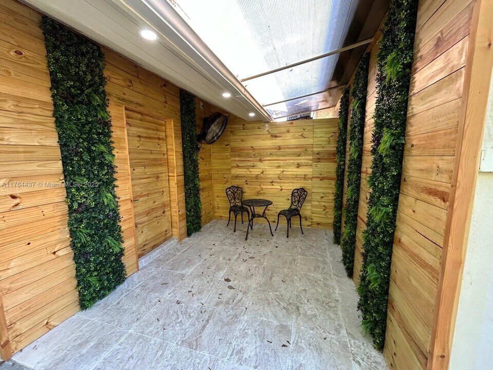 6208 SW 123rd Ave, Unit 2 in Miami, FL - Building Photo