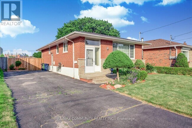 40 Aspendale Dr in Toronto, ON - Building Photo - Building Photo