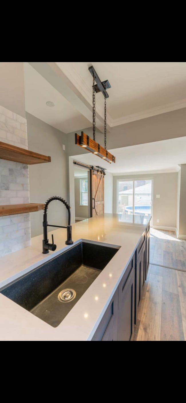 7359 W Barry Ave, Unit 1