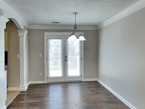 5595 Fairington Pl, Unit 204 in Stonecrest, GA - Foto de edificio - Building Photo