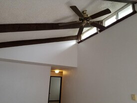 2204 SE Tacoma St in Portland, OR - Building Photo