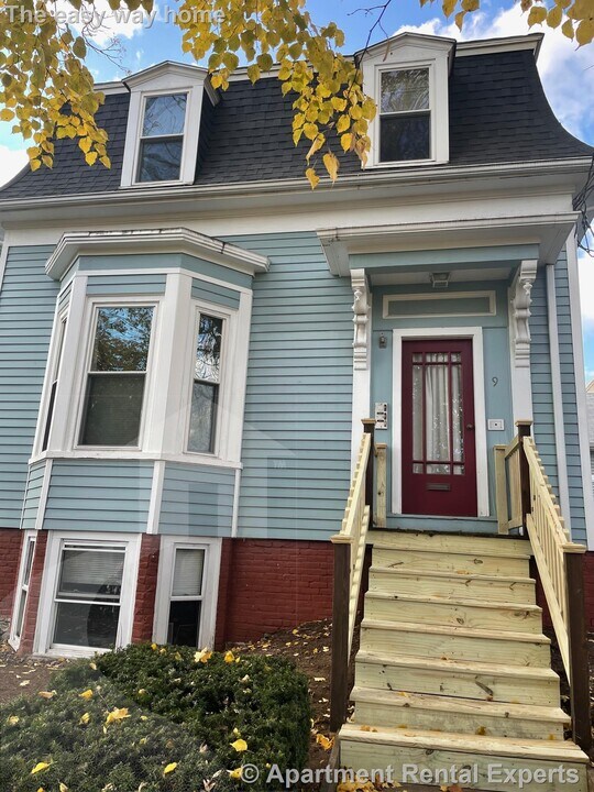 9 Moore St in Somerville, MA - Building Photo