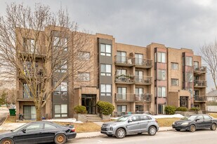 328 Cartier Boul O in Laval, QC - Building Photo
