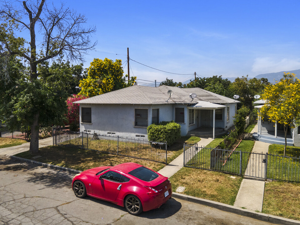 240 E 15th St in San Bernardino, CA - Building Photo