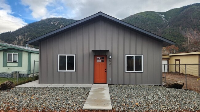 property at 521 Montana Ave