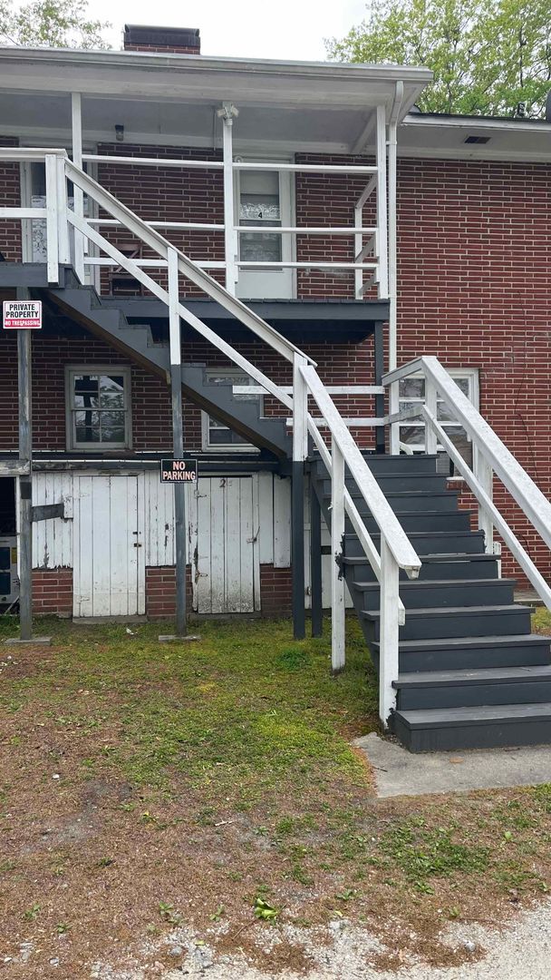 property at 1701 Queens Rd