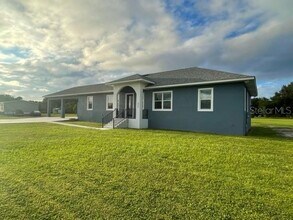 2210 Tomberlin Grove Ln in Plant City, FL - Building Photo - Building Photo