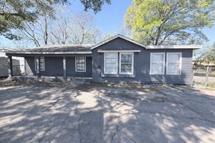 1310 South St in Pasadena, TX - Building Photo