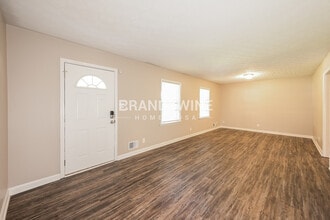 5420 St Lo Ln in College Park, GA - Foto de edificio - Building Photo