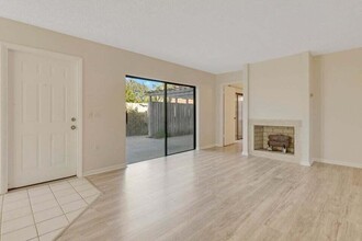 1304 13th Ln in Palm Beach Gardens, FL - Building Photo - Building Photo