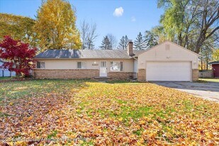 2353 Hulett Rd in Okemos, MI - Building Photo