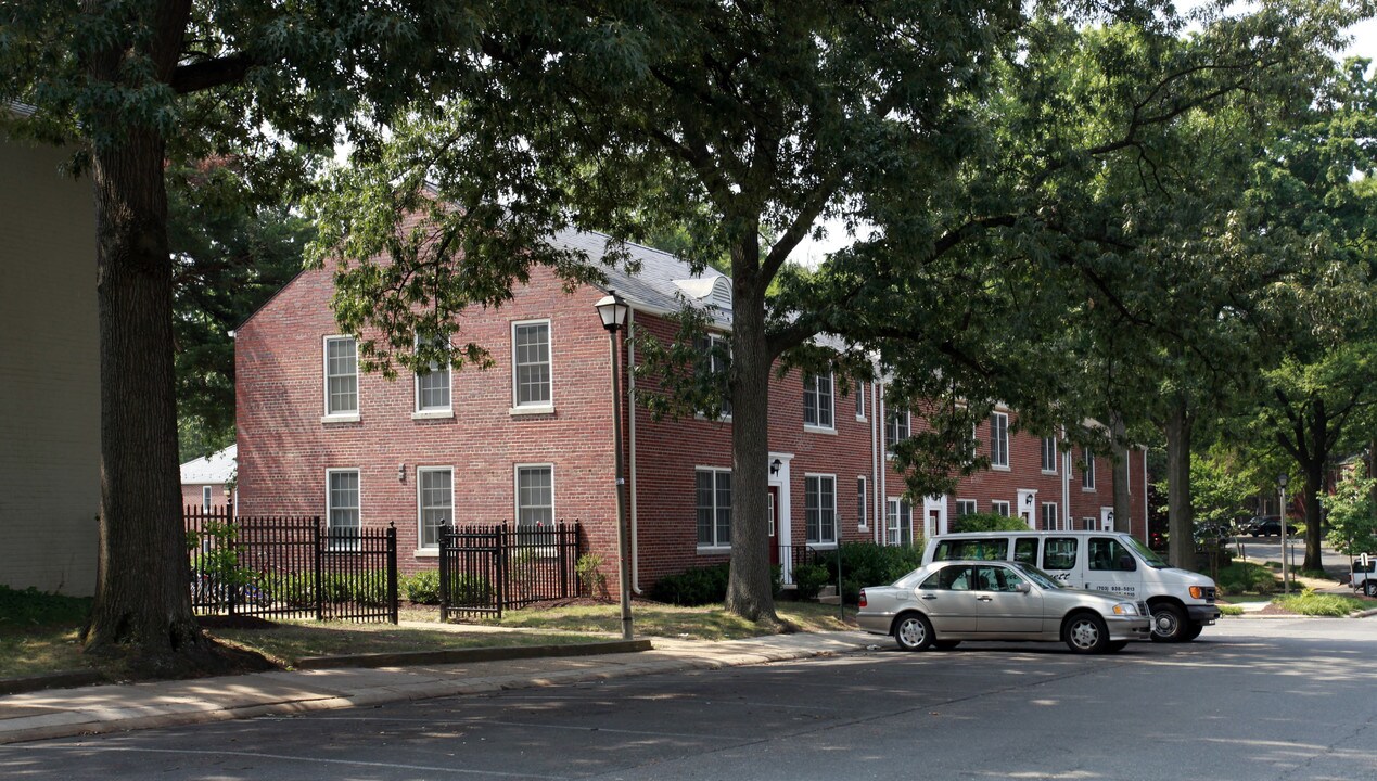 Whitefield Commons Apartments in Arlington, VA - Building Photo