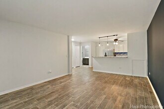 2313 Silverstone Dr in Carpentersville, IL - Building Photo - Building Photo