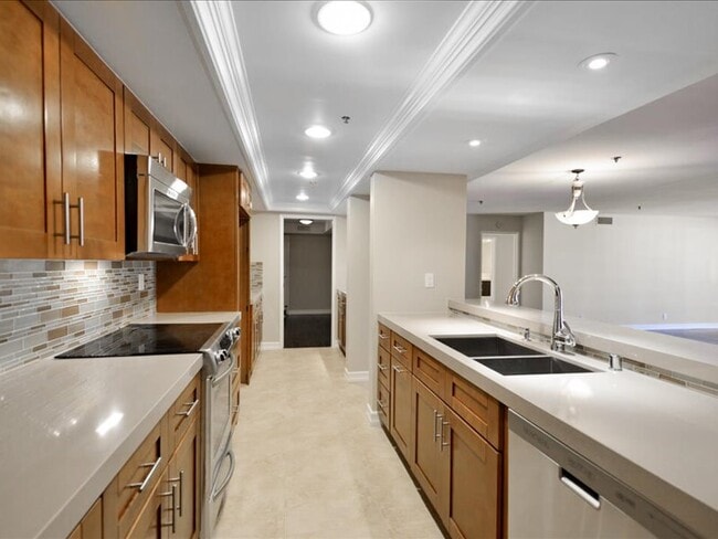property at 10660 Wilshire Blvd