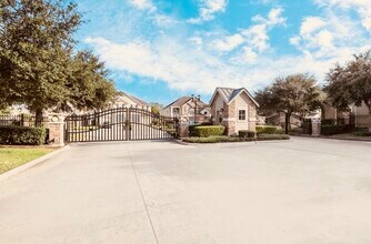 16005 Summerville Lake Dr, Unit A-201 in Tomball, TX - Building Photo - Building Photo