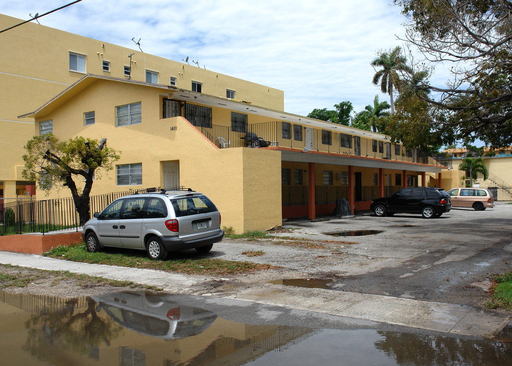 1601 NW 18th St in Miami, FL - Building Photo