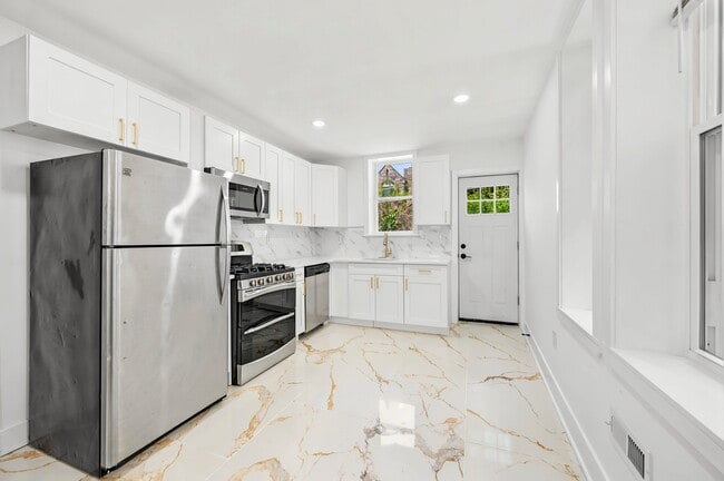 property at 936 N Fallon St