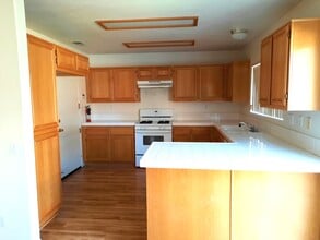 1046 Viewpointe Ln in Corona, CA - Building Photo - Building Photo