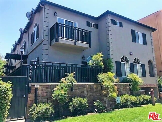 property at 5248 Satsuma Ave