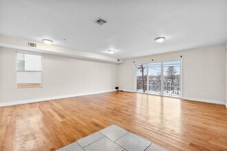 270 S 20th St, Unit 2 in Newark, NJ - Foto de edificio - Building Photo