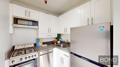 201 W 14th St in New York, NY - Building Photo - Building Photo
