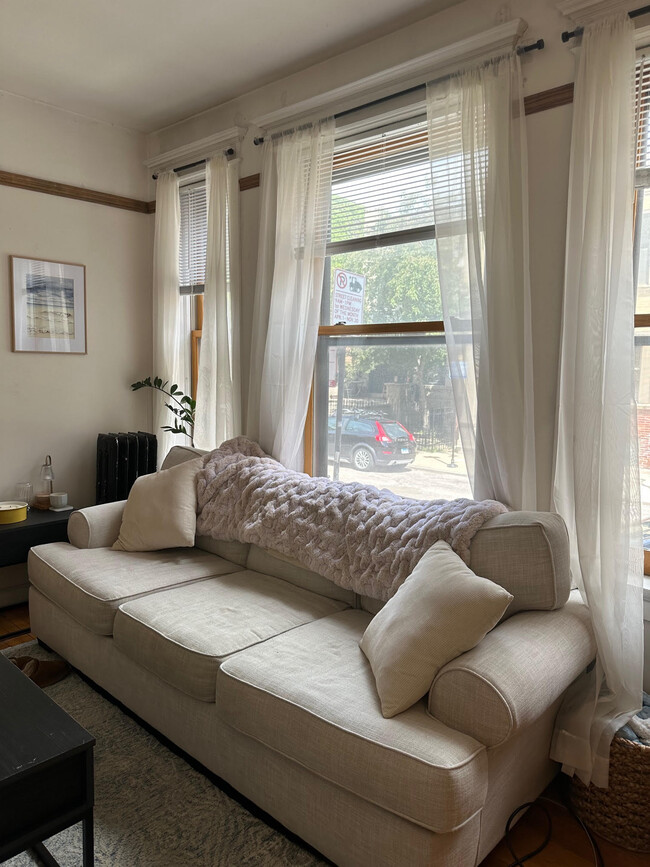 719 Oakdale W Ave, Unit ONE BED PLUS DEN-OFFICE in Chicago, IL - Building Photo - Building Photo