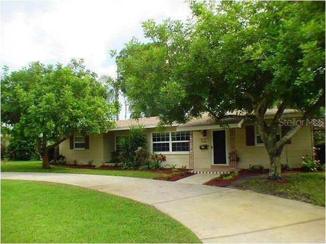 6132 Dartmouth Ave N in St. Petersburg, FL - Building Photo