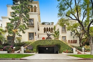 Isola Bella in West Hollywood, CA - Building Photo