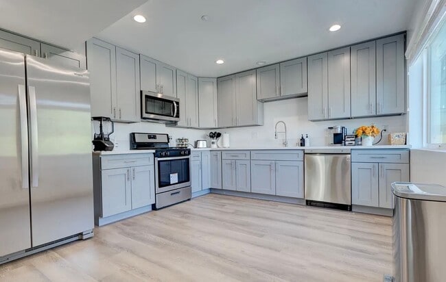 1875 W 20th St in Los Angeles, CA - Building Photo - Building Photo