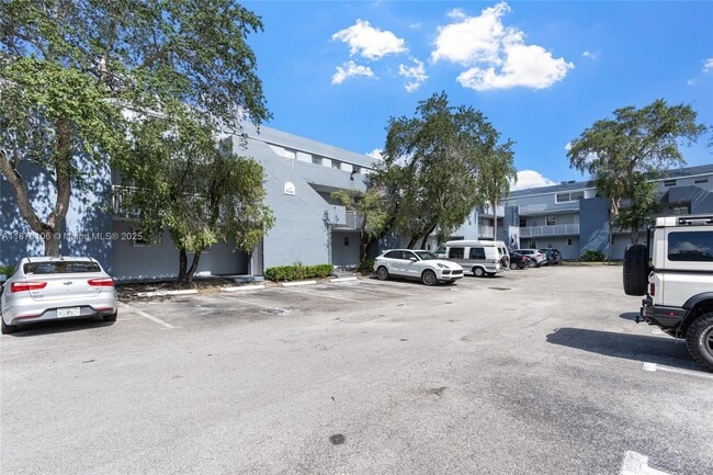 9365 Fontainebleau Blvd