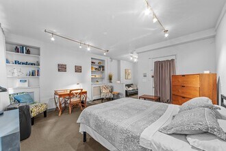 49 Charles St, Unit 1 in Boston, MA - Building Photo - Building Photo