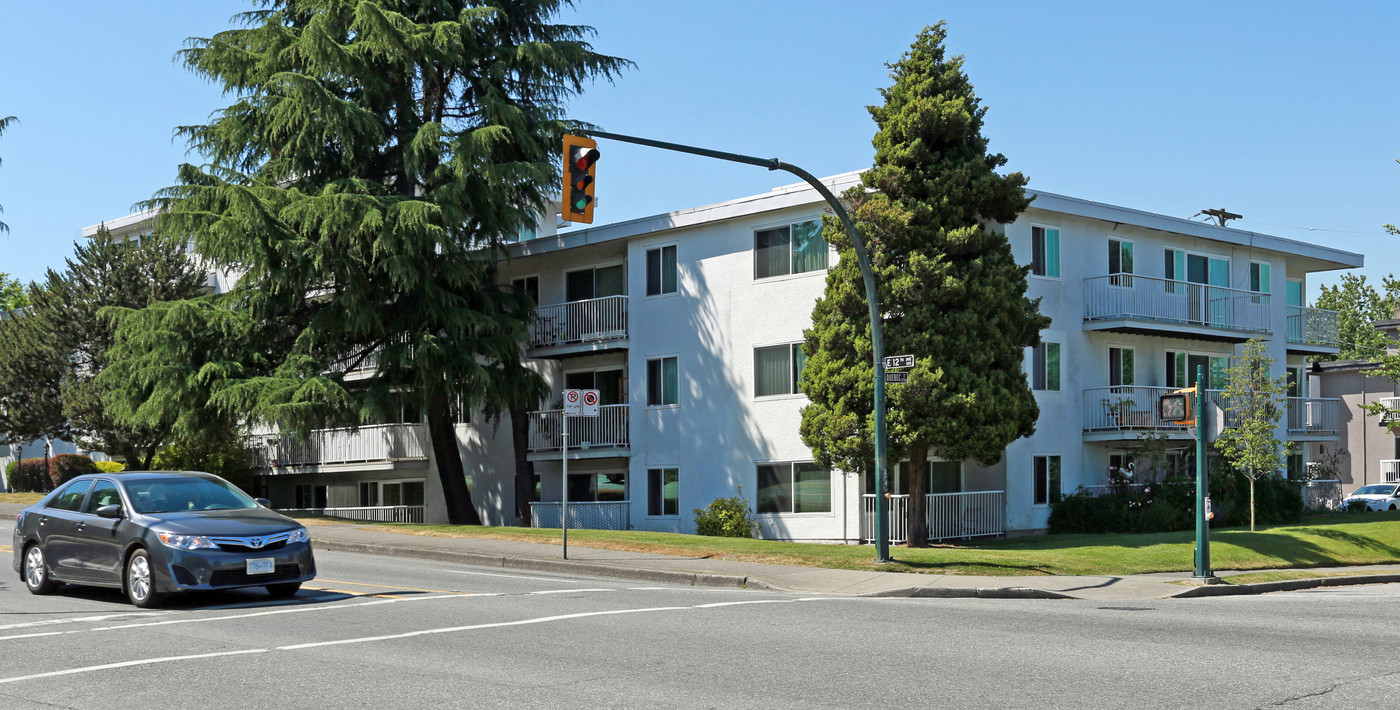 Fairview Court Apartments in Vancouver, BC - Building Photo