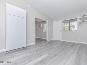 13517 W Glendale Ave, Unit 1 in Glendale, AZ - Building Photo - Building Photo