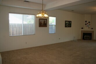 11917 Roaring River Ave in Bakersfield, CA - Building Photo - Building Photo