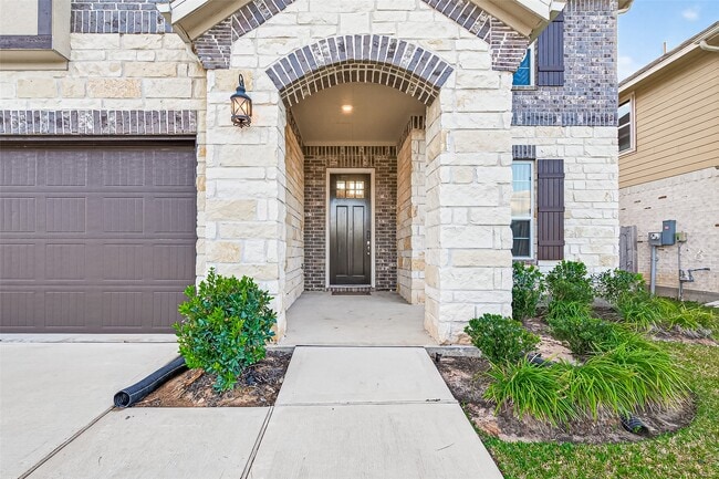 property at 17685 Martin Crk Ln