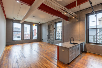 The Lofts on Jefferson in Toledo, OH - Building Photo - Interior Photo